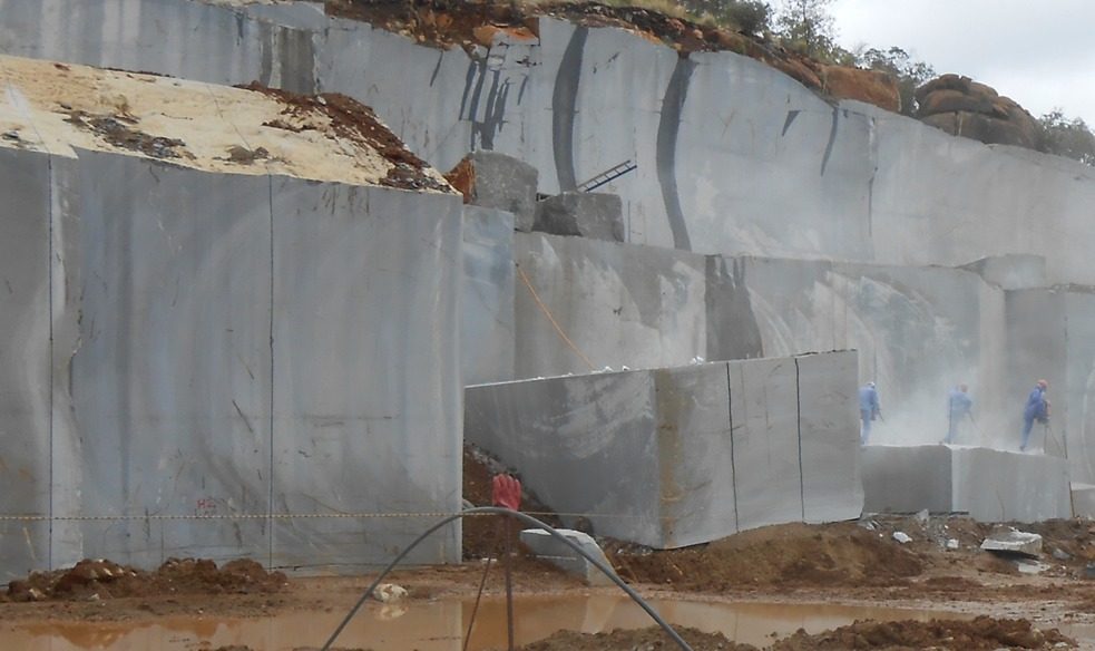Extraction at the quarry